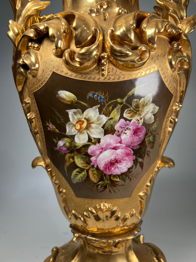ANTIQUE SEVRES STYLE GILT PORCELAIN PAINTED VASE IN THE MANNER OF JACOB PETIT, 19TH CENTURY
