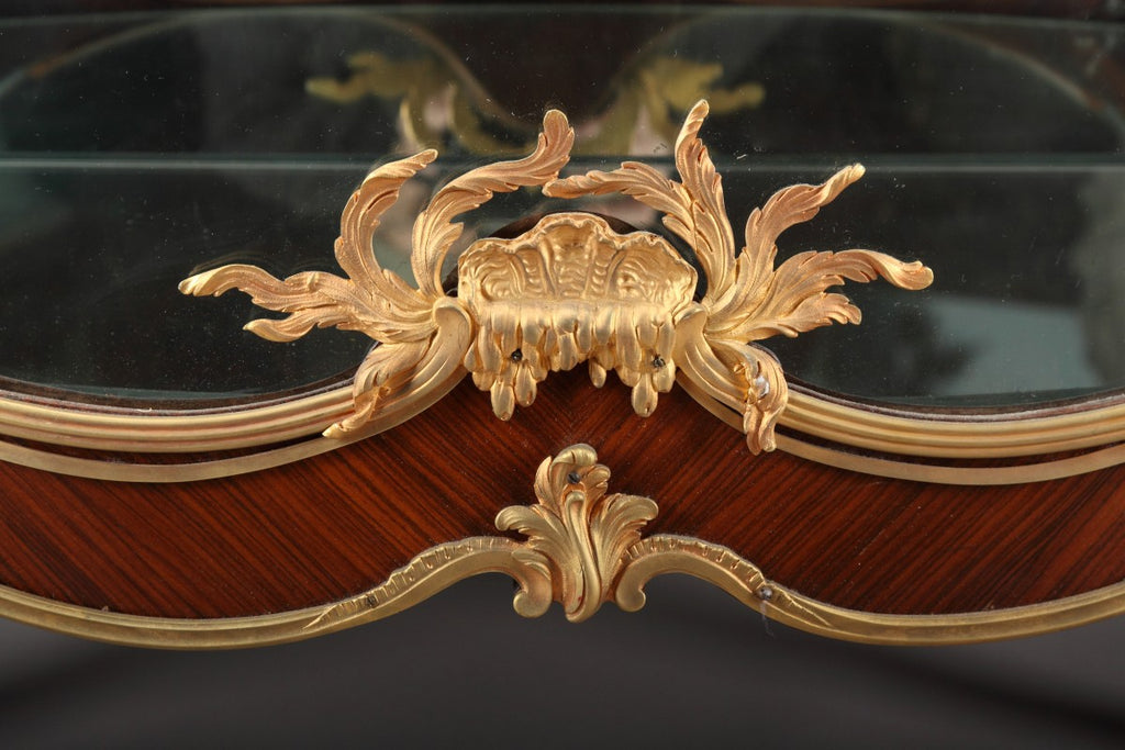 AN EXQUISITE FRENCH ORMOLU MOUNTED SHOWCASE BY FRANCOIS LINKE
