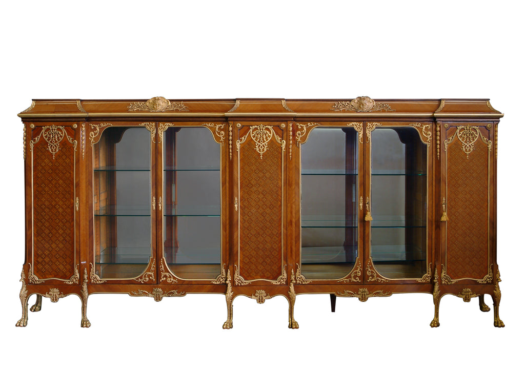 Exceptional vitrine cabinet by Manoy - 12 feet long