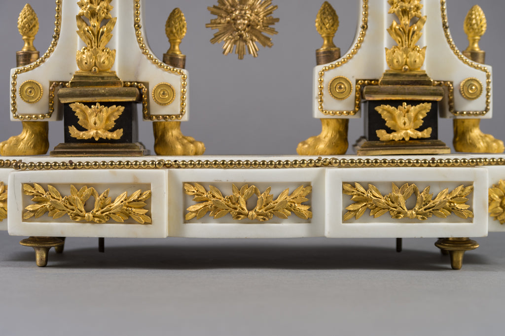 FRENCH LOUIS XVI STYLE ORMOLU BRONZE AND MARBLE MANTEL CLOCK, LATE 18TH CENTURY