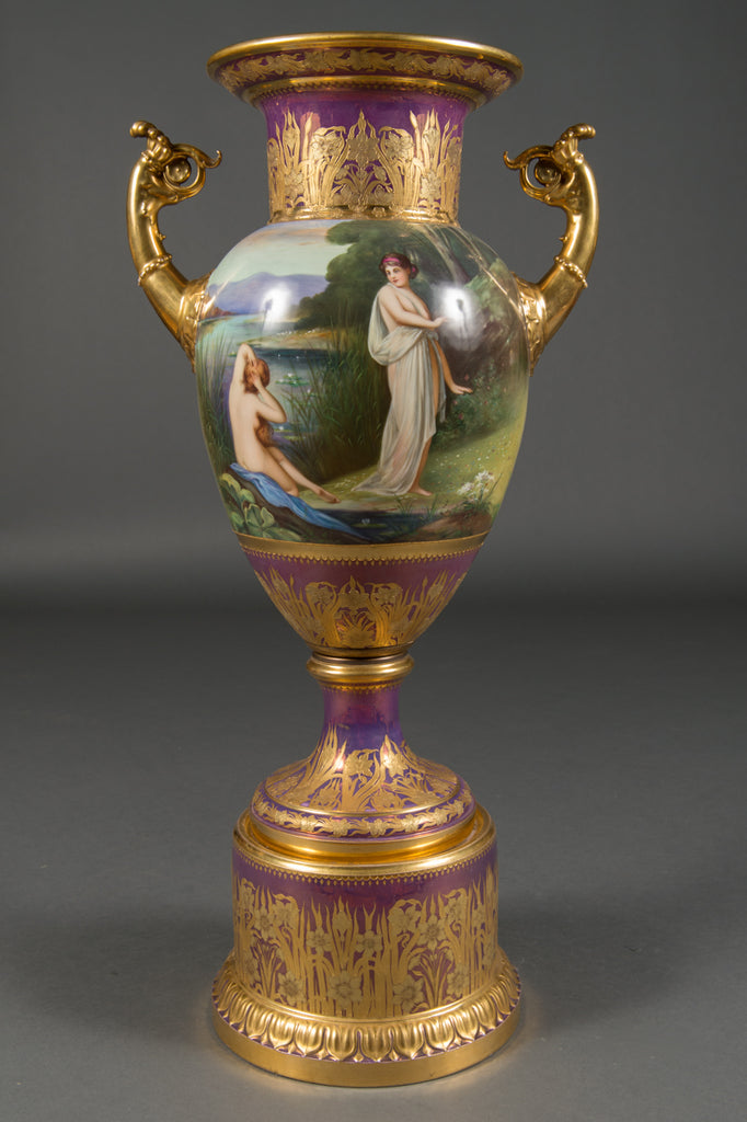 AN EXCEPTIONAL ROYAL VIENNA IRIDESCENT PORCELAIN VASE, 19TH CENTURY